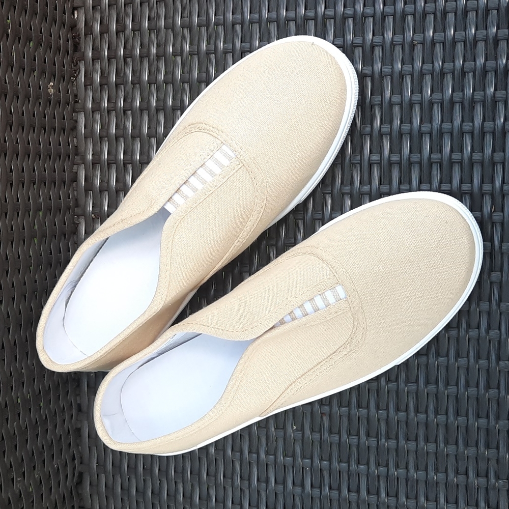 NWT Lightweight Women's Khaki striped slip-on loafers